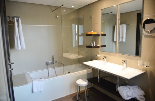 Ennasr Hotel | Welcoming Hôtel Samarons: 4-Star Comfort with Spa & Dining