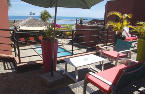 Madirokely Hotel | Relaxing Hôtel Résidence Sarimanok with Oceanfront Views