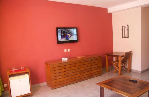 Madirokely Hotel | Relaxing Hôtel Résidence Sarimanok with Oceanfront Views