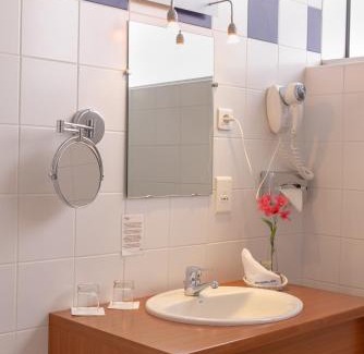 Thonon-les-Bains Hotel | Discover Comfort at Hôtel Savoie Léman - Rated 9/10