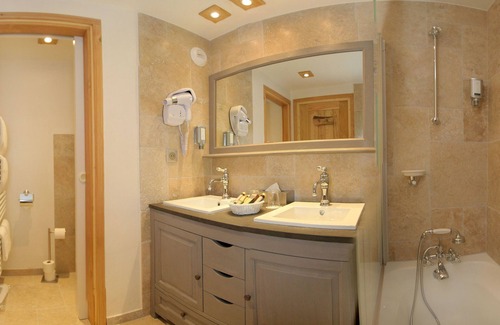 Les Deux Alpes Hotel | Relax at Hôtel & Spa - Châlet Mounier: Guest Rated 9.4/10