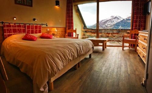 Arvieux Hotel | Relax at Hôtel & Spa La Ferme de l'Izoard with Ocean Views