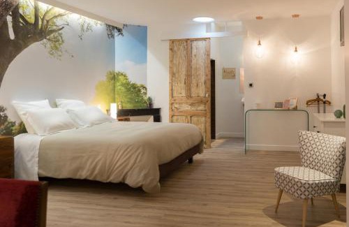 Brive-la-Gaillarde Hotel | Relax at Hôtel SPA Le Miel des Muses with Hot Tub & Spa