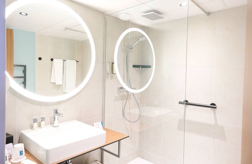 Royan Hotel | Relax at Hôtel & Spa - Thalazur Royan with Pool & Dining