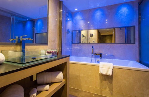 Arc-2000 Hotel | Indulge at Hôtel Taj-I Mah: 5-Star Spa & Pool Retreat