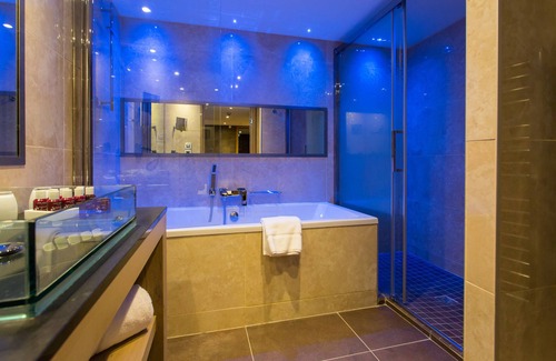 Arc-2000 Hotel | Indulge at Hôtel Taj-I Mah: 5-Star Spa & Pool Retreat