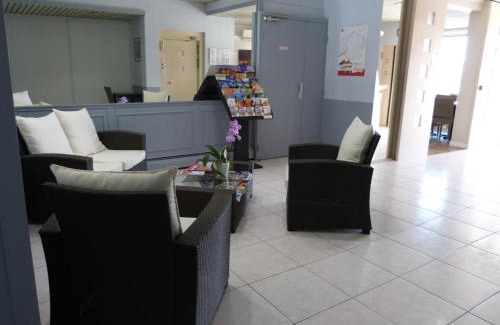 Richebourg - Saint-Clement Hotel | Budget-Friendly Hôtel Terminus with Great Breakfast Options
