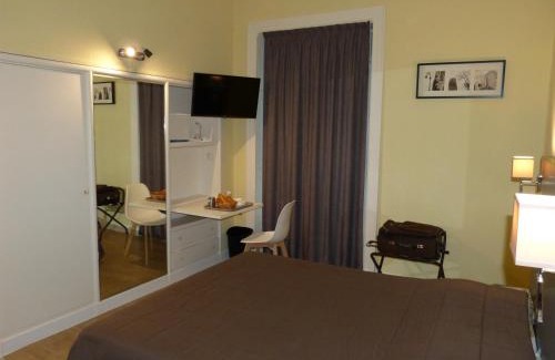 Richebourg - Saint-Clement Hotel | Budget-Friendly Hôtel Terminus with Great Breakfast Options