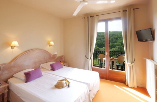 Apt Hotel | Relaxing Getaway at Hôtel Vacances Bleues Castel Luberon