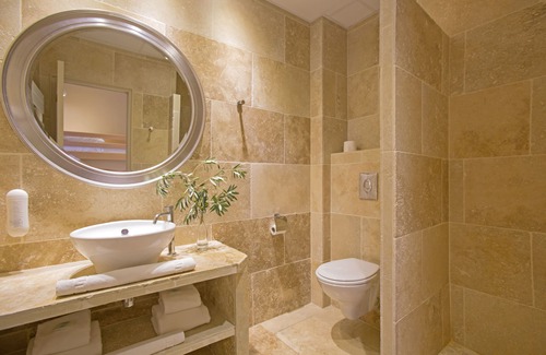 Apt Hotel | Relaxing Getaway at Hôtel Vacances Bleues Castel Luberon