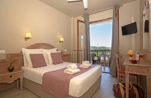 Apt Hotel | Relaxing Getaway at Hôtel Vacances Bleues Castel Luberon