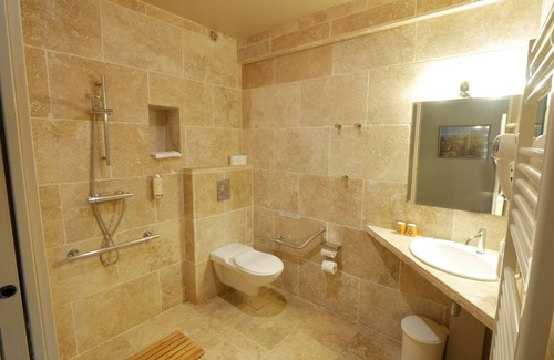 Apt Hotel | Relaxing Getaway at Hôtel Vacances Bleues Castel Luberon
