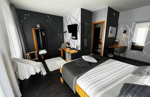Smuid Hotel | Discover Comfort at Hotel Val de Poix with Pet-Friendly Amenities