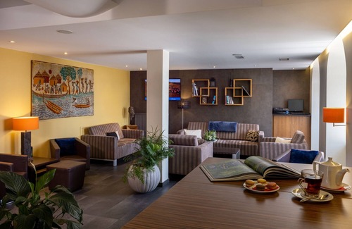 Saint-Hippolyte Hotel | Escape to Hôtel Val-Vignes: 4-Star Comfort & Spa Retreat