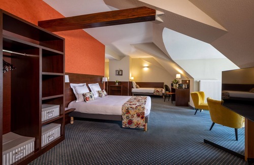 Saint-Hippolyte Hotel | Escape to Hôtel Val-Vignes: 4-Star Comfort & Spa Retreat