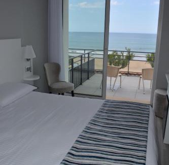 Hendaye Hotel | Oceanfront Getaway at Hôtel Valencia with 8.8/10 Rating