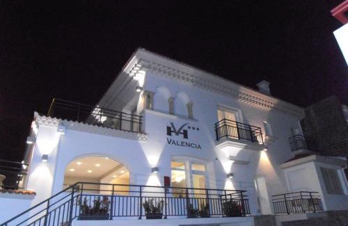 Hendaye Hotel | Oceanfront Getaway at Hôtel Valencia with 8.8/10 Rating