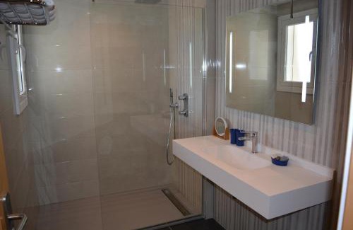 Hendaye Hotel | Oceanfront Getaway at Hôtel Valencia with 8.8/10 Rating