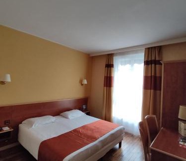 Downtown Hotel | Cozy Hôtel Vauban: Pet Friendly with Great Amenities