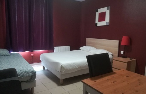 Livry-Gargan Hotel | Discover Hôtel Vauban: Eco-Friendly Retreat with Spa