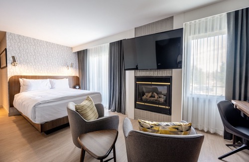 Magog Hotel | Discover Hôtel Versō: Family-Friendly with Pool & Dining