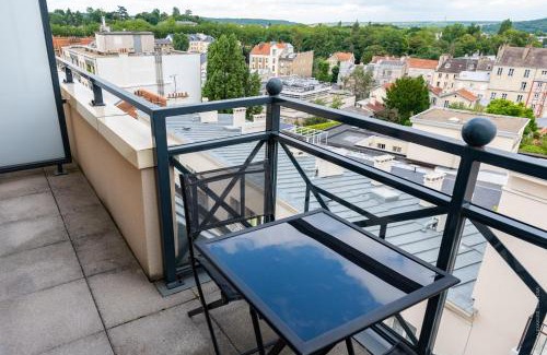 Chantiers Hotel | Welcoming Hôtel Versailles Chantiers: Pet-Friendly & Rated 8.3