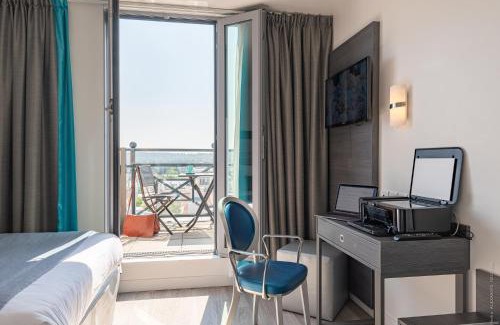 Chantiers Hotel | Welcoming Hôtel Versailles Chantiers: Pet-Friendly & Rated 8.3