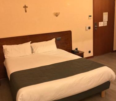 Lourdes Hotel | Discover Hôtel Vesuvio: Pet Friendly with Top Amenities