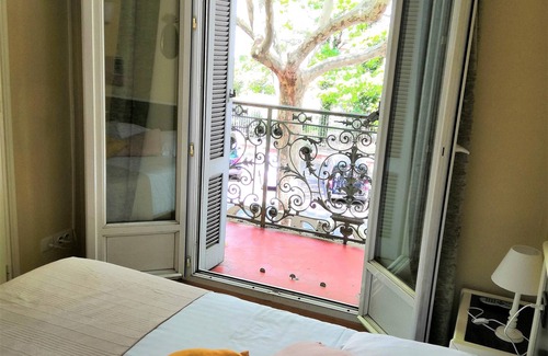 Draguignan Hotel | Victoria Hotel: Family-Friendly Stay with Breakfast Included