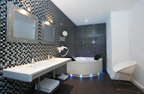 Quartier Saint-Georges Hotel | Welcoming Hôtel Villa Bohème: Breakfast & Family-Friendly
