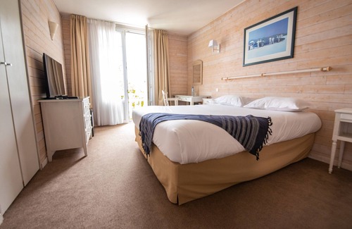 Pornichet Hotel | Experience Comfort at Hôtel Villa Flornoy in Pornichet