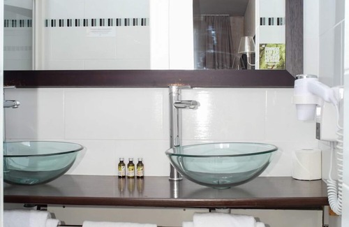Pornichet Hotel | Experience Comfort at Hôtel Villa Flornoy in Pornichet