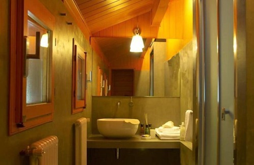 Villair-Amerique Hotel | Guest Rated Hôtel Village with Breakfast & Child Friendly Perks