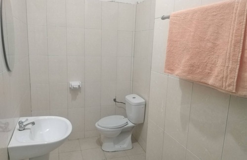 Abomey Hotel | Discover Hôtels Bois Vert: Family-Friendly Comfort Awaits