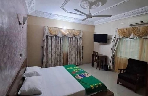 Abomey Hotel | Discover Hôtels Bois Vert: Family-Friendly Comfort Awaits