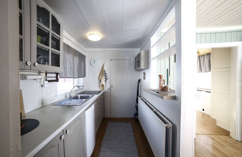 Dalvik Cottage | Elegant Höfði Cottages with Pool and Lake Views