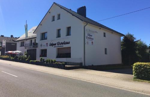 Hofen Hotel | Welcoming Stay at Höfener Wirtshaus with Family-Friendly Perks