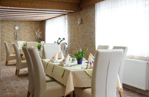 Hofen Hotel | Welcoming Stay at Höfener Wirtshaus with Family-Friendly Perks