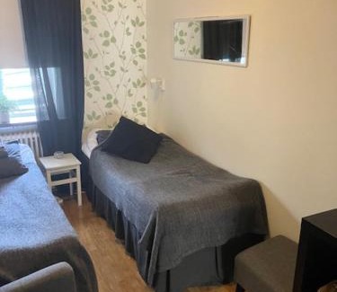 Monsteras Hotel | Budget-Friendly Stay at Höjdens Lågprishotell