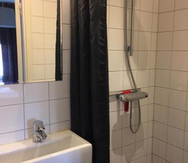 Monsteras Hotel | Budget-Friendly Stay at Höjdens Lågprishotell