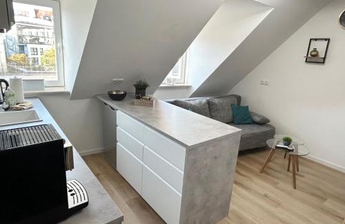 Mitte Apartment | Modern Retreat with 24/7 Self Check-In & Family Friendly