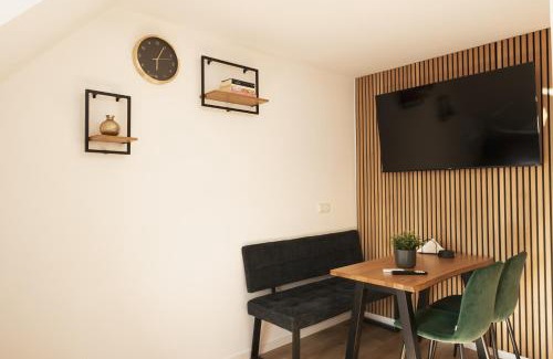 Mitte Apartment | Modern Retreat with 24/7 Self Check-In & Family Friendly