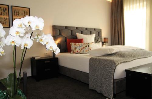 Ruesselsheim Hotel | Discover Höll am Main: Guest Rated 9.5 & Pet-Friendly Stay