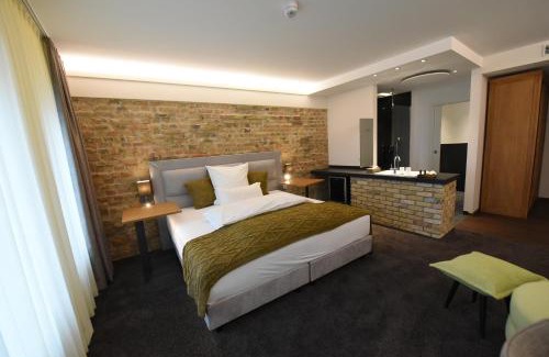Ruesselsheim Hotel | Discover Höll am Main: Guest Rated 9.5 & Pet-Friendly Stay