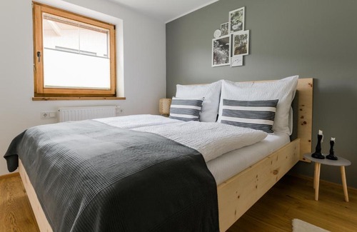 Sankt Johann im Pongau Apartment | Guest Rated 10/10: Höllwarts Appartements with Pool & Kitchen