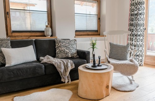 Sankt Johann im Pongau Apartment | Guest Rated 10/10: Höllwarts Appartements with Pool & Kitchen