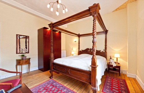 Hojslev Hotel | Discover Højslev Kro: Family-Friendly Retreat with Dining