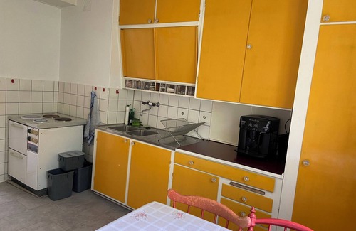 Korsberga Apartment | Hübsche Ferienwohnung in Småland, Badeplatz und Wanderwege am Haus, gr. Garten