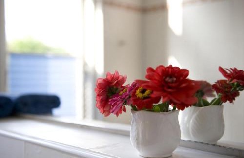 Nordenholz Apartment | Cozy Hürhus Hude: Family & Pet-Friendly Retreat