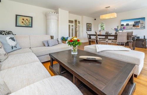 Kleinmorsum House | Family-Friendly Hüs bi Koog: Pet Welcoming 4-Star Retreat